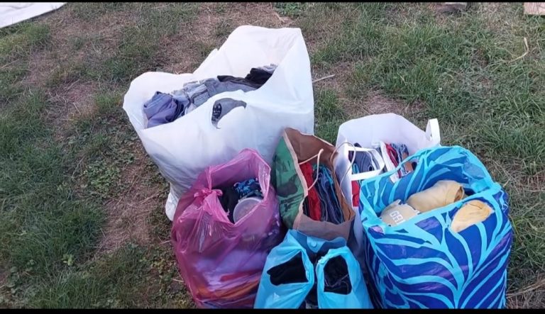 Potrebna je garderoba i obuće za dečake 11 i 14 godina
