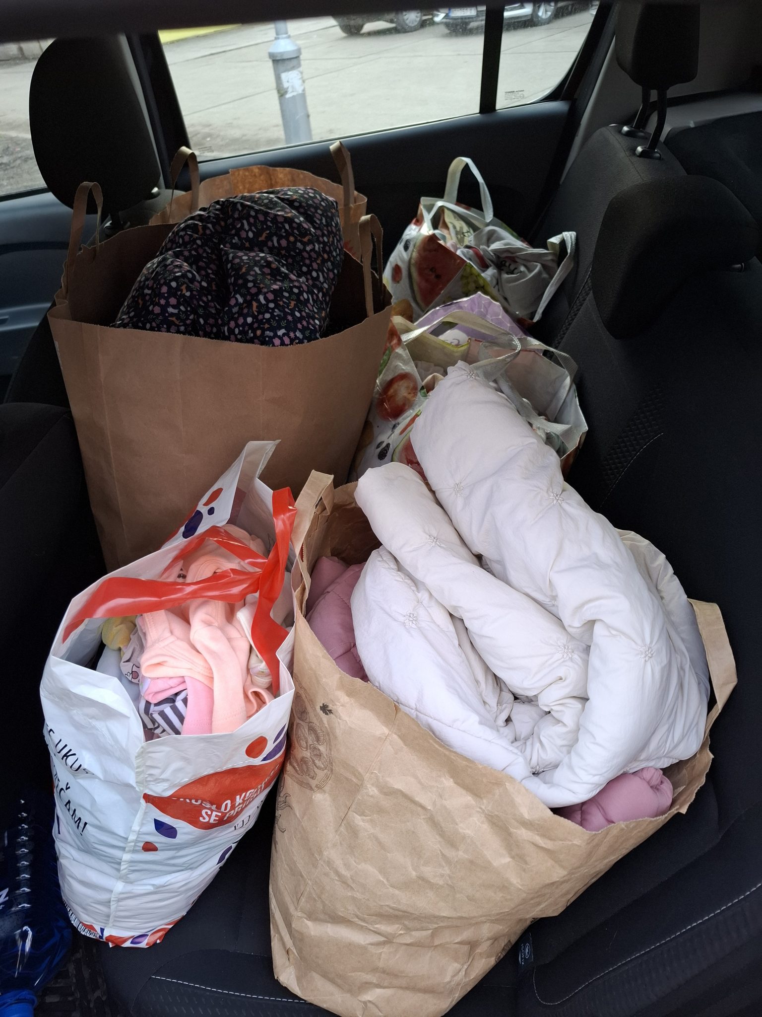 133. Potrebna je odeća za devojčicu od godinu dana - ZATVORENO :-)